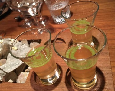Gaspacho filtrado a frio com geleia de poejo. FOTO: DR