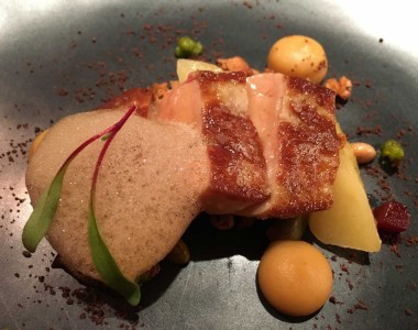 Foie gras, maçã, granola, amêndoa e uns salpicos de café. FOTO: DR
