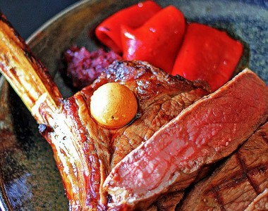 Uma das promessas da nova carta do Rib: 'tomahawk RIBeye steak'. FOTO: DR
