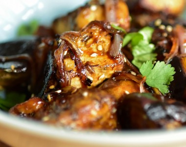 Um dos novos acompanhamentos do Rib, 'beringela Szechuan'. FOTO: DR
