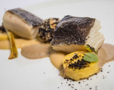 Em 2015 ganhou o prato de 'Bacalhau salgado seco da Noruega a baixa temperatura, pudim de grão, texturas de cebola e azeitona preta'. FOTO: Tozé Canaveira
