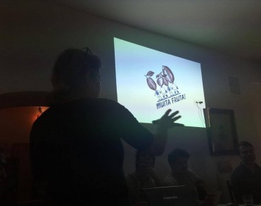 A primeira apresentação do projeto ' Muita fruta' pela sua mentora - Adriana Freire. FOTO: DR