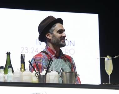 Diego Cabrera fala sobre o novo projeto Salmon Guru, um bar que também tem opções gastronómicas. FOTO: DR