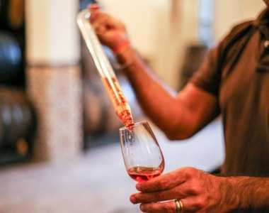 |Grandes escolhas| A Fil, no Parque das Nações será palco da feira de vinhos e gastronomia, organizada pela V Grandes Escolhas, que acontece entre os dias 27 e 30 de Outubro. Estão previstos mais de uma centena de produtores e a programação inclui o “Prove connosco”, um convite para pequenas sessões de prova e conversas a respeito de alguns vinhos. Haverá ainda um concurso de vinhos, onde o júri, composto por sommeliers e profissionais da área irá eleger os vinhos de destaque da feira. Foto: DR