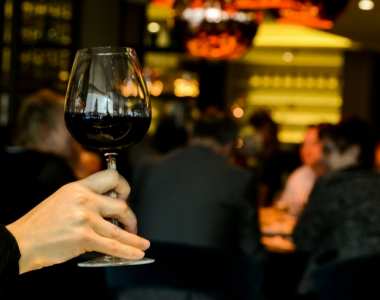 |Encontro com Vinhos, Encontro com Sabores| O Centro de Congressos de Lisboa, na Junqueira, vai acolher a nova edição do evento que decorrerá, entre os dias 10 e 13 de novembro. Esta é a já a 19.ª edição do evento onde poderá provar vinhos raros ou excecionais num encontro que junta centenas de produtores do país. A novidade deste ano vai para a 'Lisbon Food & Wine Week' que acontece de 3 a 13 de novembro, onde se desenha uma rota por restaurantes de autor e tascas lisboetas e para a 13ª edição do 'Congresso dos Cozinheiros', organizado pelas Edições do Gosto. Foto: DR