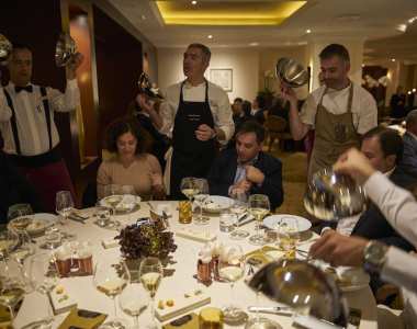 Os chefes Benoît Sinthon e Alexandre Silva surpreendem os comensais no Il Gallo d'Oro. Foto: DR