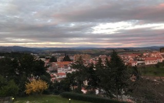 Será cada vez mais importante comprar local, no bairro ou na porta ao lado, para que o grande tecido empresarial familiar luso possa sobreviver. Foto: OG