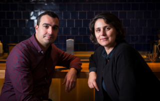 João Sá e Marlene Vieira formam uma dupla imbatível há 15 anos, têm um negócio e uma filha em comum mas só partilharam bancada de cozinha uma vez, no Sheraton Porto, onde se conheceram. Foto: Humberto Mouco